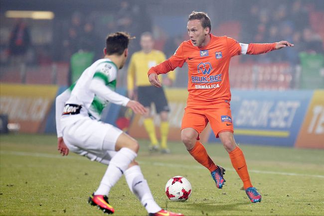 通过社交媒 通过社交媒