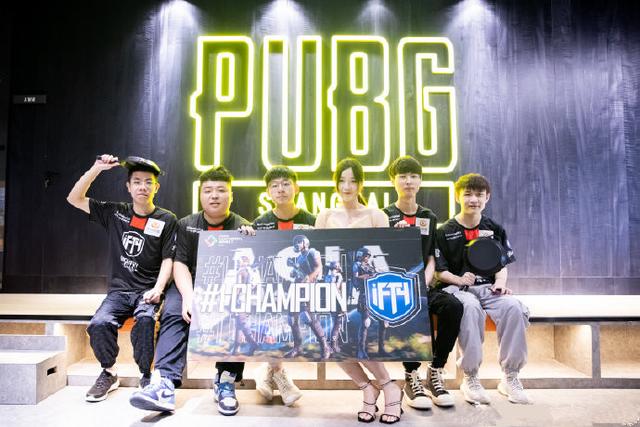 前场压迫强 前场压迫强